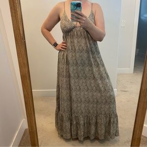 Flowy maxi dress with tie back